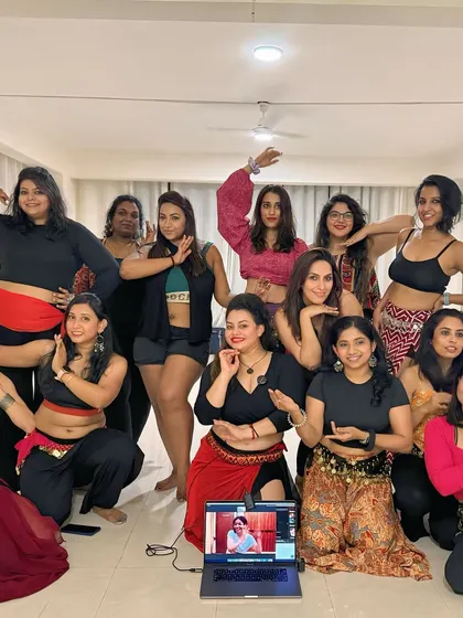 An evening full of dance, energy, and joy! We loved sharing the space with this enthusiastic bunch at our Bellydance Fusion Choreography Workshop.