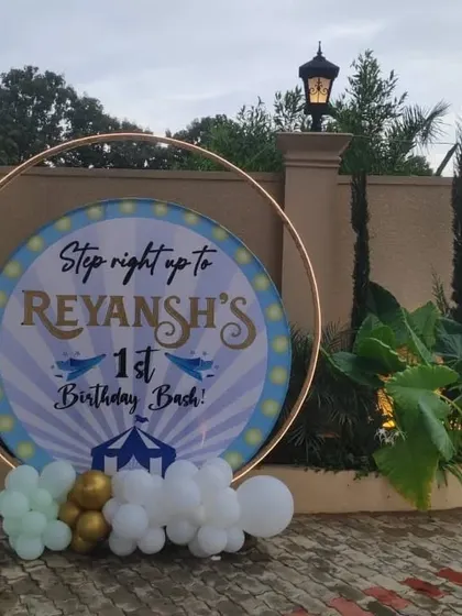 A custom circular welcome sign for "Reyansh's 1st Birthday Bash," setting the circus theme right from the entrance.
