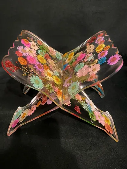 A truly unique piece, this Quran stand is made from clear resin with real, colorful flowers preserved within. It’s a vibrant and joyful expression of faith, customized for a client who wanted something special and full of life.