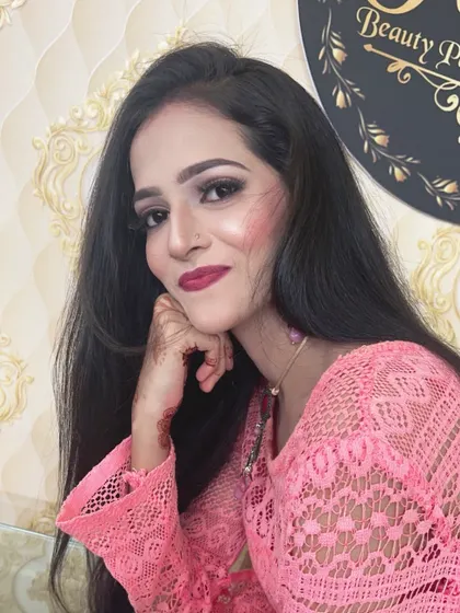 A beautiful smile from a happy client ready for her event. The makeup is soft and rosy, with a focus on glowing skin and a berry lip colour.