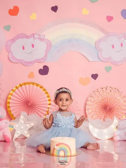 A rainbow and unicorn cake smash is pure magic. This pastel-colored setup is perfect for a dreamy and sweet first birthday celebration.