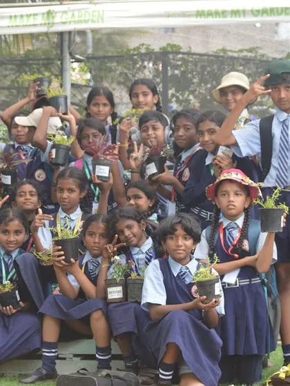 A day of hands-on learning and fun. We were thrilled to host this school field trip, where students got to take home their very own plant, sparking a lifelong connection with nature.