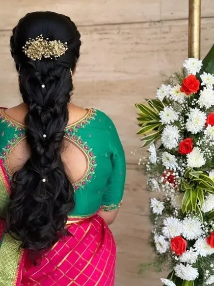 A beautiful pull-through braid with pearl accents, finished with a gold accessory for a touch of elegance.