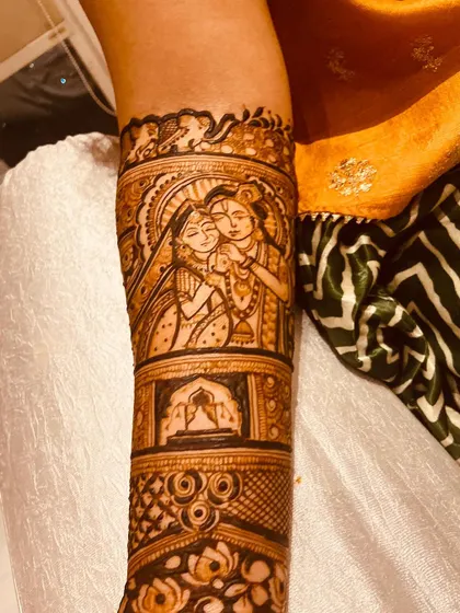 A beautiful Radha-Krishna figure for a festive design.