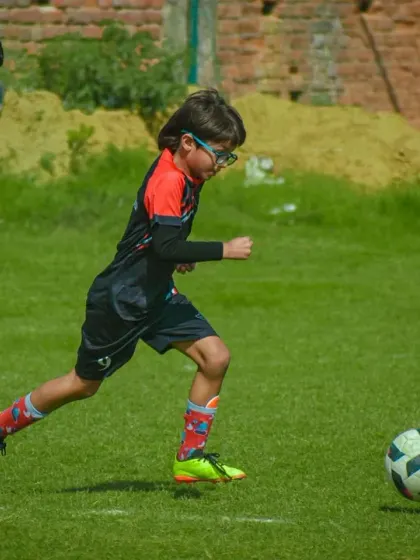 Running with the ball at pace, this player looks to break through the defensive line.