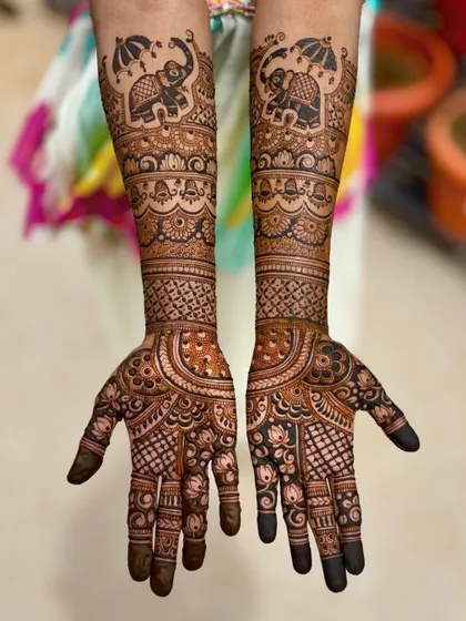 A grand bridal mehendi featuring elephants under umbrellas, a classic and beloved motif.
