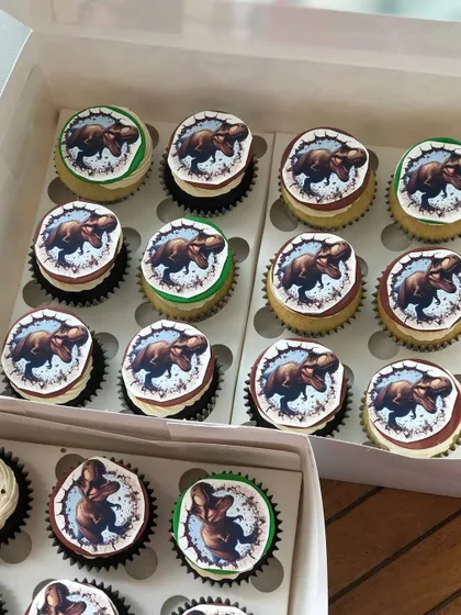 Another view of the dinosaur-themed cupcakes.