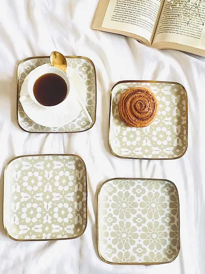 Elevate your everyday dining with our Handloom Harmony quarter plates. The neutral-toned geometric print makes them a perfect fit for serving appetizers, desserts, or small bites for any meal.