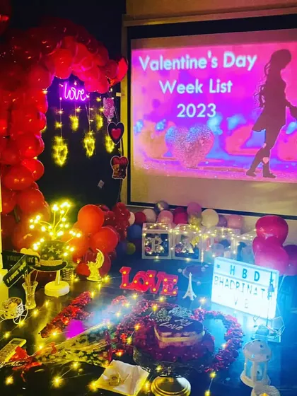 Celebrating the week of love. This Valentine's Day setup is all about romance, with red balloons, a personalized lightbox, and a romantic movie on screen.