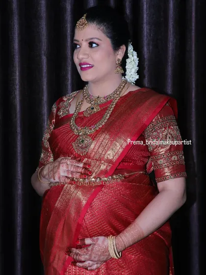 The mom-to-be looking radiant and happy in her full attire.