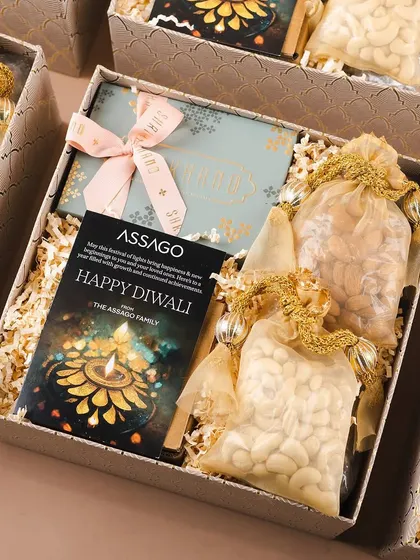 A simple yet elegant Diwali gift box for Assago. This hamper focuses on high-quality treats like premium cashews, presented in a beautifully designed box with a personalized note.