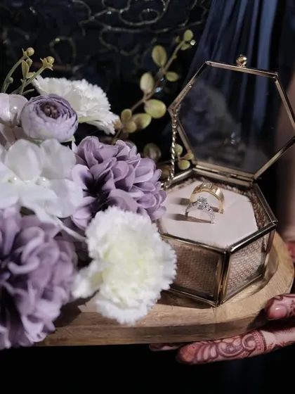 A duplicate image of the engagement ring platter being presented.