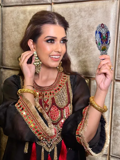 A candid moment of this beauty getting ready for Diwali. The makeup is glamorous and festive, perfect for the season of lights.