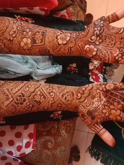 A full bridal design with a mix of floral and geometric patterns. The intricate details and full coverage make for a stunning bridal look.