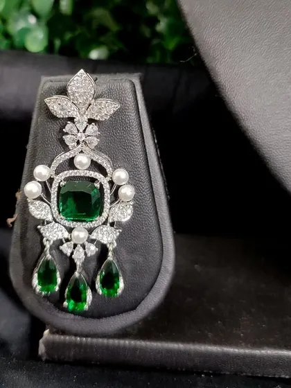 The matching earring for this set, perfect for adding a touch of glamour.