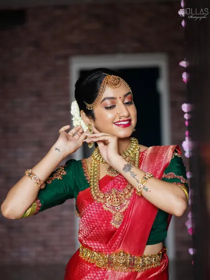 The joy of a bride on her special day. The full temple jewellery set, including the matha patti, adds a divine touch to her entire look.