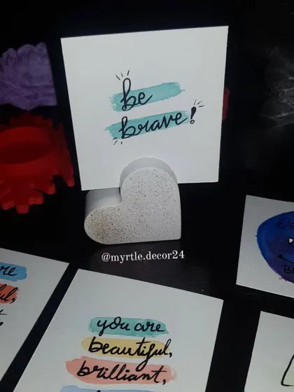 A little reminder to 'Be Brave'. Our heart photo holder is perfect for displaying small cards with affirmations that lift your spirits throughout the day.