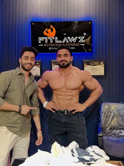 With my bhai at Fitlawz Nutrition. Supporting local supplement stores that provide genuine products.