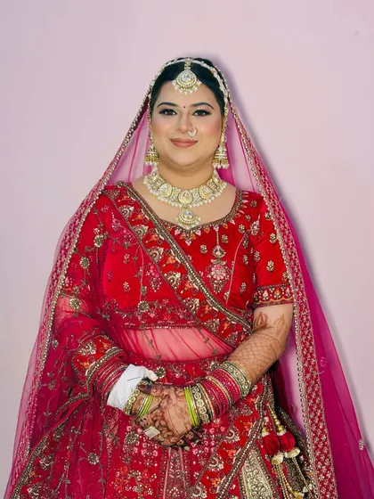 A classic portrait of the bride. We used a combination of highlighting and contouring to sculpt her features, a technique I break down step-by-step in my advanced classes.