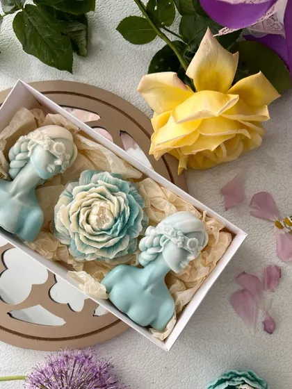 A gift box featuring two blindfolded lady candles and a peony candle. It's a modern and artistic gift set.