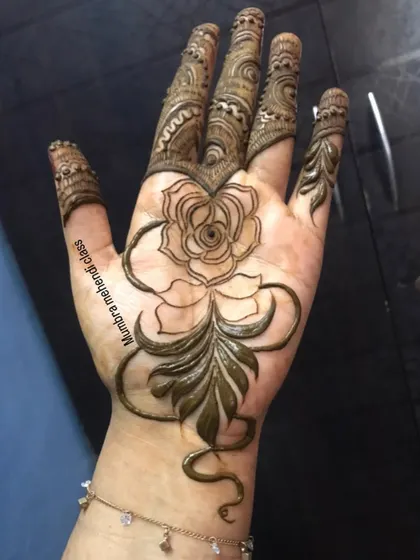 The outline of the single rose design before shading.