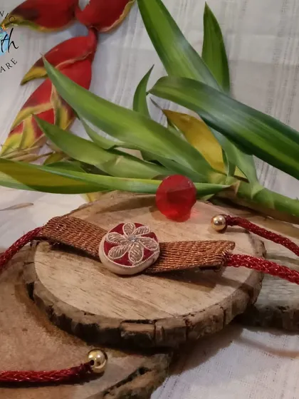 A detailed look at the exquisite, handmade Rakhi included in my gift box. I collaborate with other talented artisans to bring you these unique, handcrafted elements that make your gift extra special.