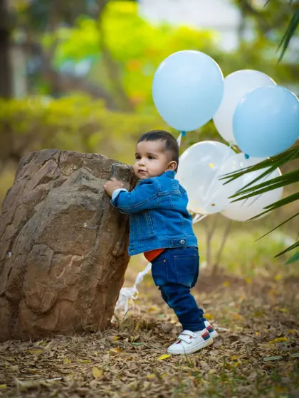 Exploring the park with his balloons in tow. These action shots are full of life and energy.