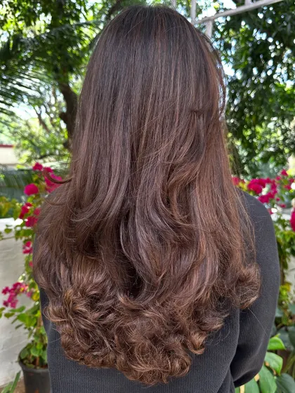 Another look at my signature layered cut, styled with soft curls at the ends to enhance the shape and add a touch of glamour.