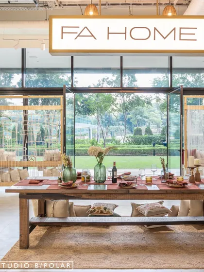 In designing the FA Home retail store, we framed the view of the lush outdoors to create a living backdrop for the dining display. This connection to nature enhances the sense of tranquility and luxury, allowing the brand's artisanal home furnishings to be presented in a serene, aspirational setting.