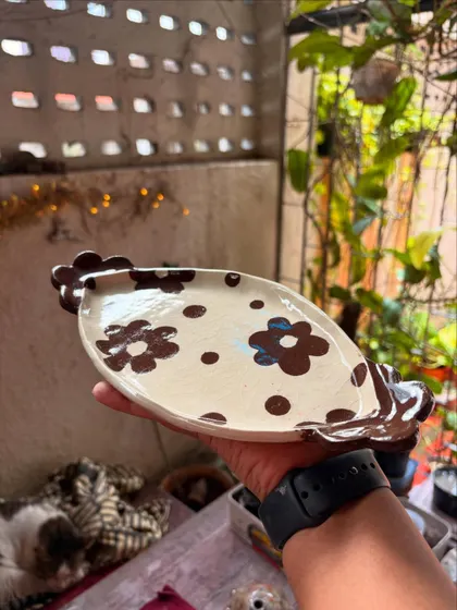 I loved teaching this student, who focused on enjoying the process rather than chasing perfection. That's why her work, from the Nerikomi tray to the quirky green face vase, turned out so beautiful and full of joy.