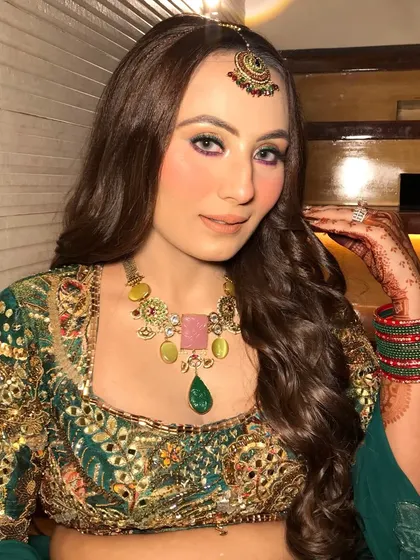 A beautiful portrait of the mehandi look.