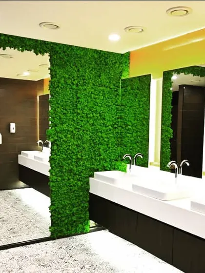 An alternate view of the moss wall installation in the Akamai Technologies restroom. The design covers the entire wall, maximizing the biophilic impact and creating an immersive green experience in an unexpected area.