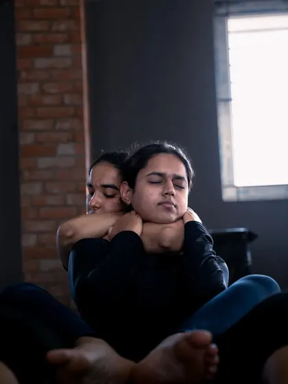 Another angle of the choke hold drill. Notice the focus on hand positioning and body pressure, key details that make the technique effective.