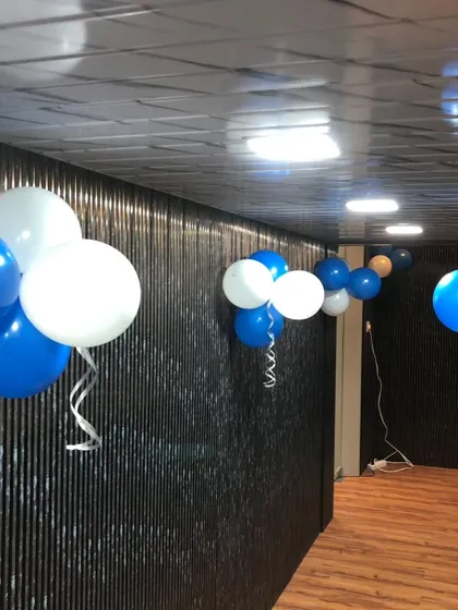 Simple balloon bunches placed along the office corridor to continue the festive theme throughout the space.