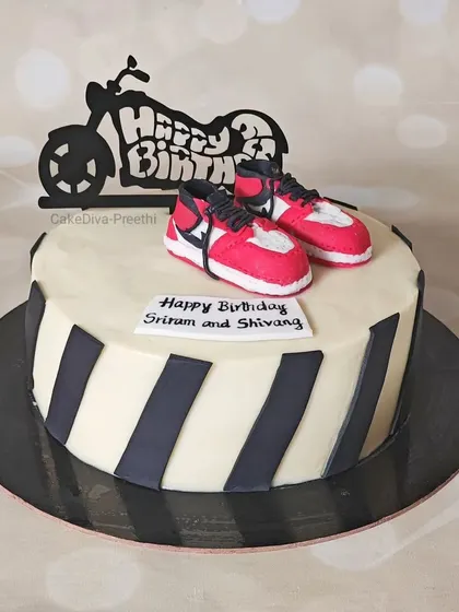 Air Jordans, anyone? This cake features a pair of incredibly detailed, hand-sculpted fondant Nike Air Jordan shoes, making it perfect for a sneakerhead.