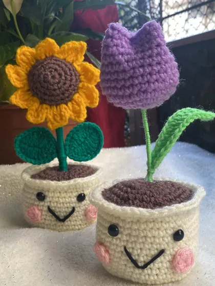 I can't get enough of how these two look together. Each pot is made with a slightly different smile, making every single one unique.
