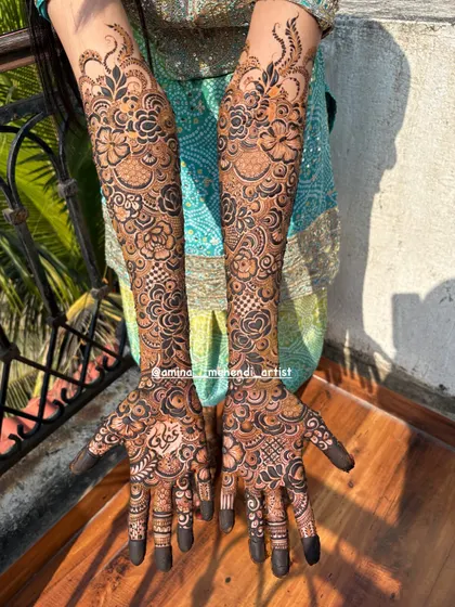 This is an example of my signature full-arm floral mehendi. I love creating dense, intricate patterns with elements like roses, paisleys, and detailed fillers to give you a rich and traditional look for any celebration.