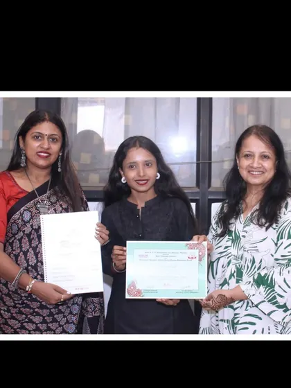 Congratulations to this student for successfully finishing her henna course. I wish her all the best in her artistic endeavors.
