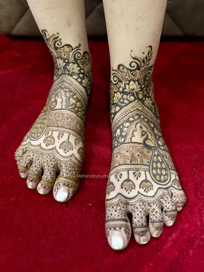 Bridal mehendi isn't just for the hands. I create beautiful, intricate designs for the feet that complement your full bridal look, ensuring you are adorned from head to toe. This design features classic peacock and jhumka motifs.