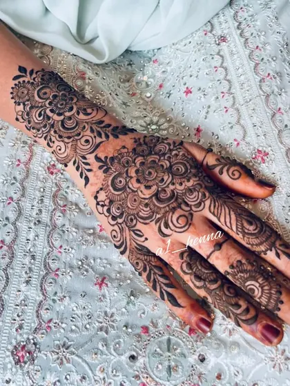 A gorgeous, dark floral design perfect for Eid celebrations.