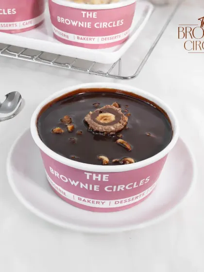 For the ultimate chocolate and hazelnut lover, our Ferrero Rocher Cake Tub is a must-try. It combines rich chocolate cake, hazelnut cream, and crunchy wafer pieces, topped with a whole Ferrero Rocher.