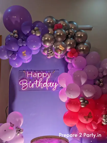 Explore the details of the lavender theme, showing how different shades of purple and metallic silver balloons are combined to create a rich and beautiful color story.