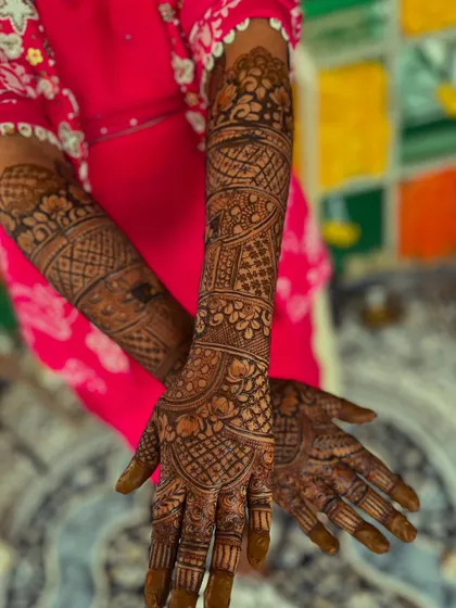 A different angle of the traditional Hindu bridal design, showing the intricate patterns on the back of the hands.