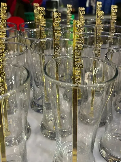 Personalization is key. We offer custom drink stirrers featuring the event hashtag, like these for #SalManSavs, adding a unique and memorable touch to every glass.