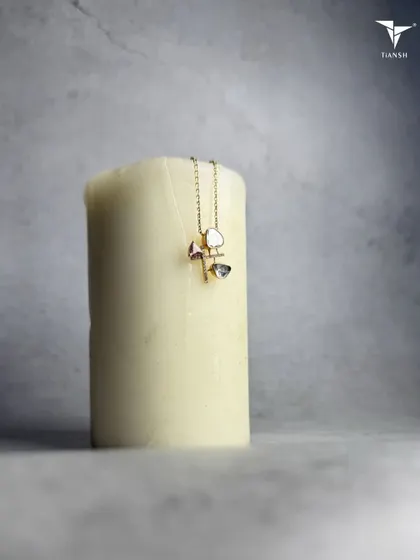 A beautiful piece for days when you want your jewellery to feel natural, modern, and beautifully imperfect. This delicate pendant with multi shaped stones is a subtle statement of style.