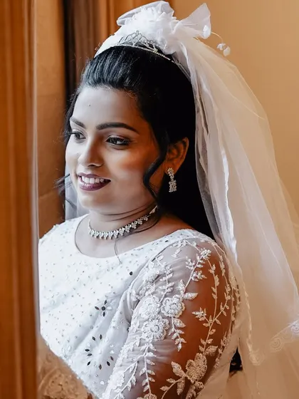 I love the timeless elegance of a Christian wedding. Here, I focused on a flawless, natural-looking base and defined eyes to complement her beautiful white gown and veil, ensuring she looked radiant throughout her special day.