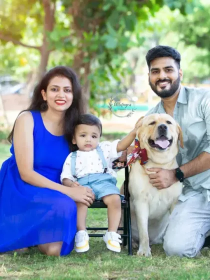 A family portrait is not just a photo, it's a feeling. I always welcome parents, siblings, and even your beloved pets to join in, because the most beautiful pictures are the ones with everyone you love together.