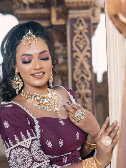A gorgeous Kundan set with large uncut stones, paired with a deep purple outfit. The matching oversized ring and bangles complete this bold and beautiful look.