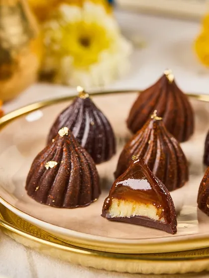 We love giving traditional sweets a Maska twist. Our Modak Bonbons for Ganpati have a rich, dark chocolate shell that gives way to a traditional coconut-jaggery filling, with a hint of coffee and the crunch of cashews.