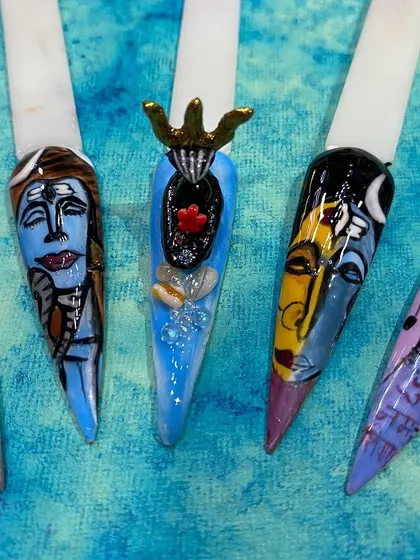 A final shot of the beautiful and devotional Shivratri nail art collection.